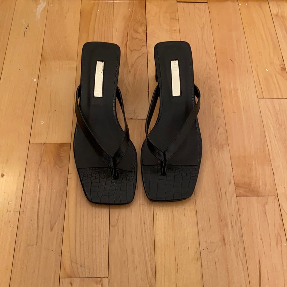 Billini (petal and pup) heels flip flop mules